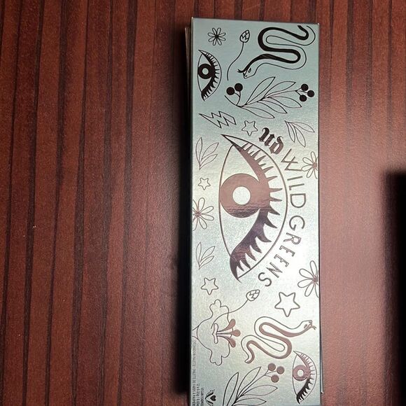 Urban Decay Wild Greens eyeshadow palette - Picture 1 of 4
